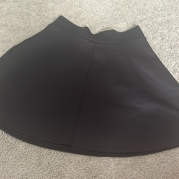 Cute  mini skirt - Picture 3 of 3